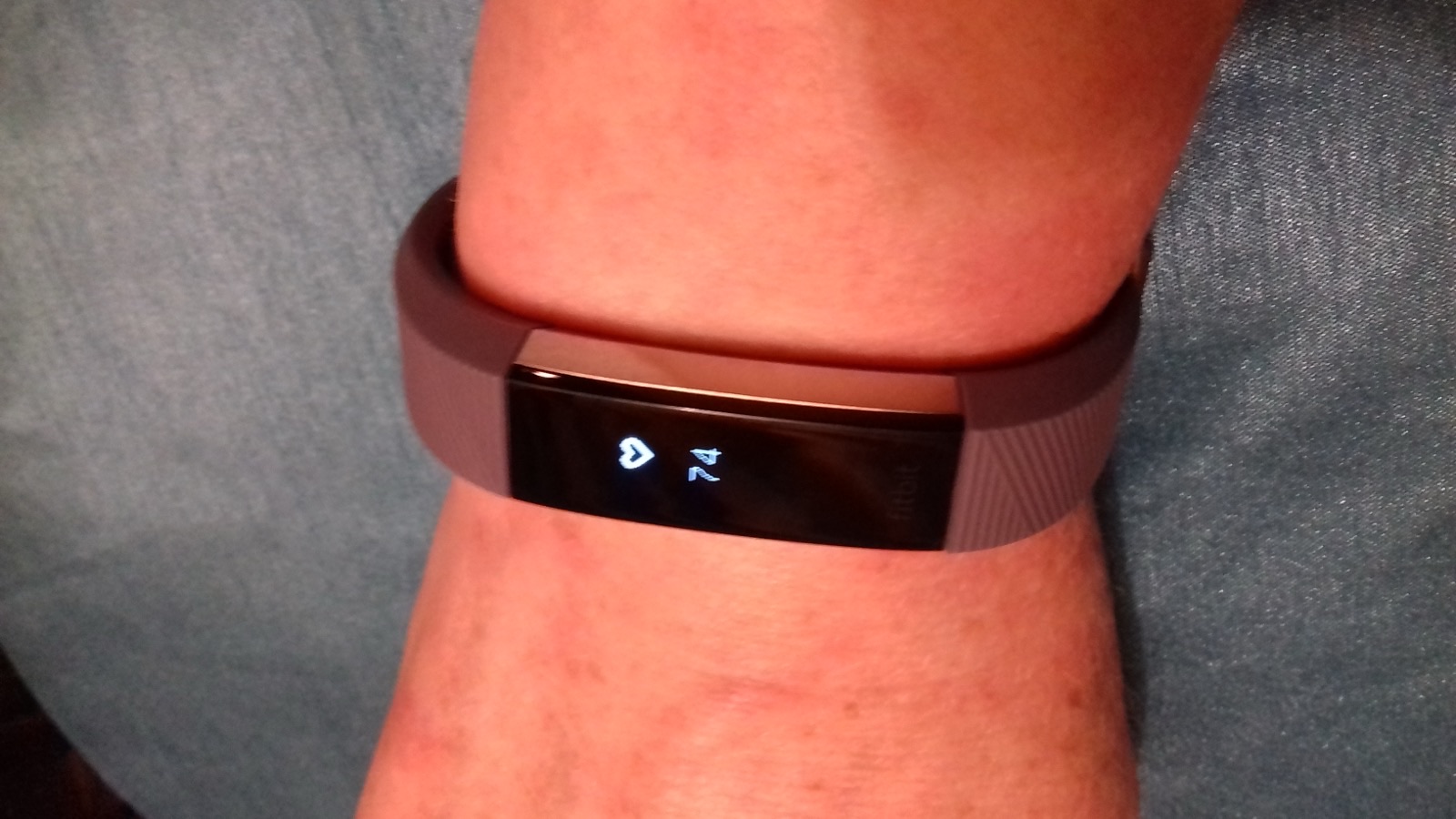 Fitness tracking wristband